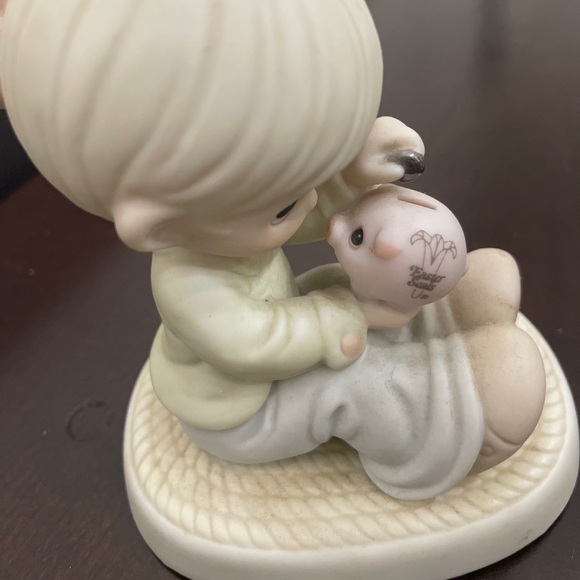 Precious Moments Figurine
